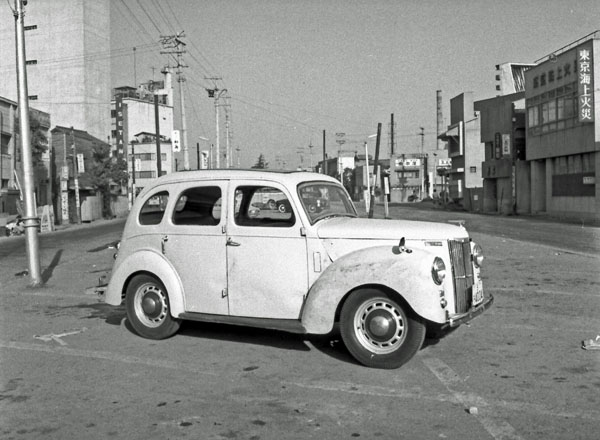 (04-2b)(153-16) 1949-53 Ford Prefect 4dr Saloon.jpg